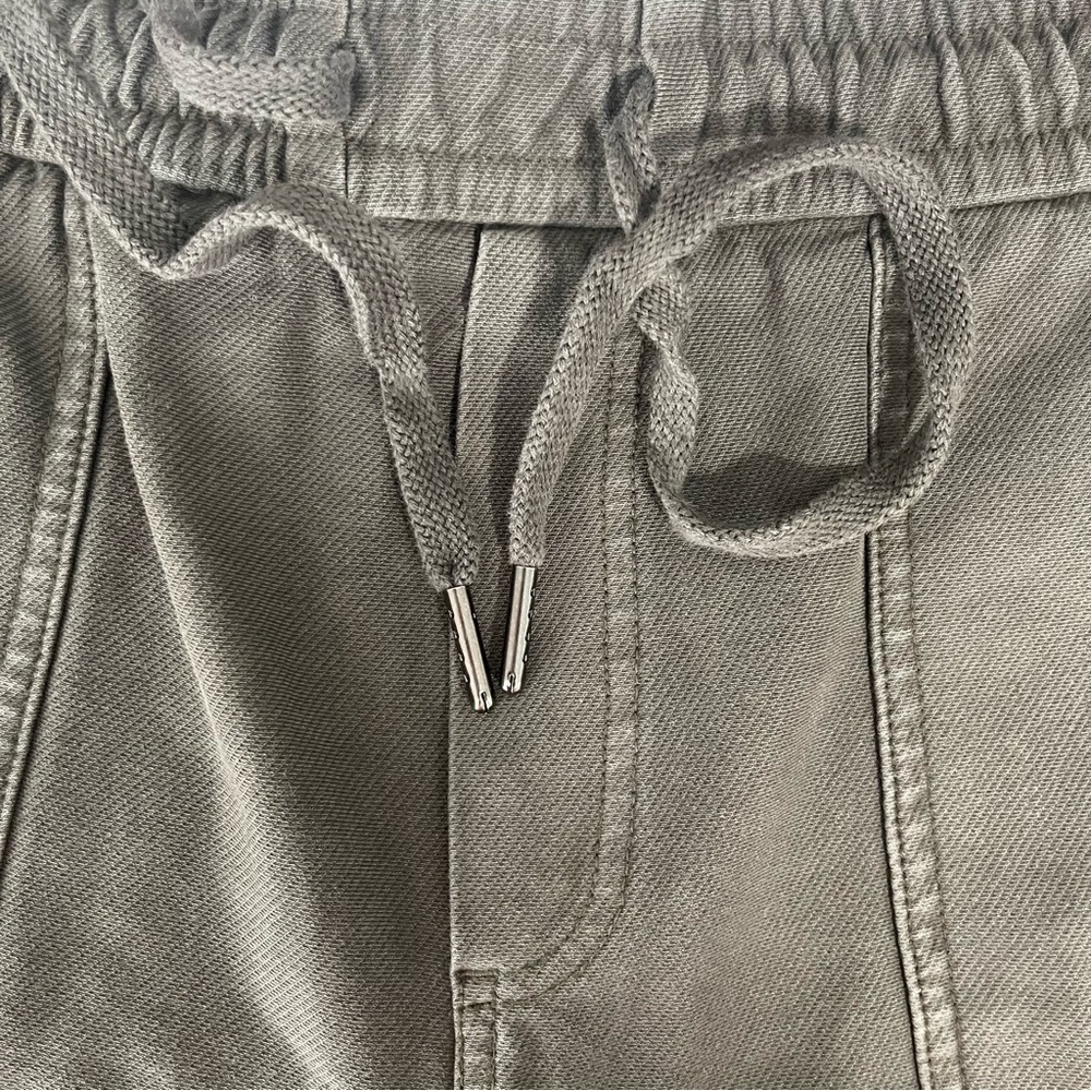 Athleta Cypress Green Elastic Waist Stretchy Pull On Farallon Bermuda Short - Picture 3 of 13
